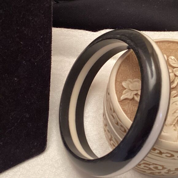Jewelry - Round Black and White Stripe Acrylic Bracelet